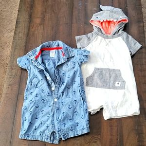 Lot of 2 short rompers carters size 12 months